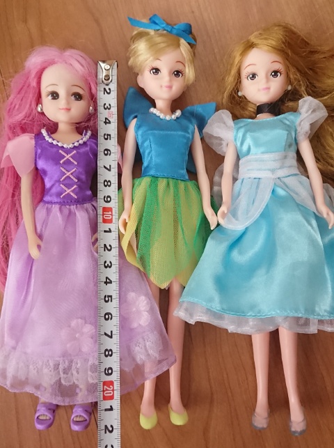 ４歳 お人形遊び ディズニーファッションドールとリカちゃんサイズ比較 今ここを愛おしむ
